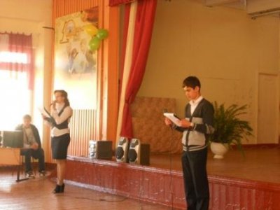 Пенсионеров и ветеранов педагогического труда с праздником поздравил коллектив школы №1 г.Канаш