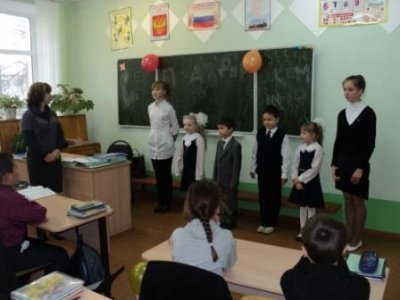 В День учителя воспитанники школы №1 подготовили праздничные мероприятия