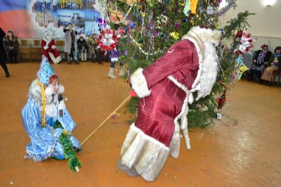В Канашском районе прошёл районный фестиваль-конкурс игровых и театрализованных представлений «Дед Мороз собирает друзей»