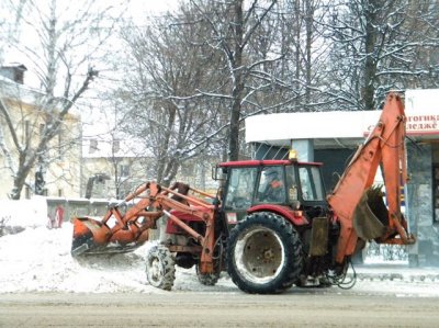 Зимние заботы ООО «Стройсервис»: очистка дорог от снега