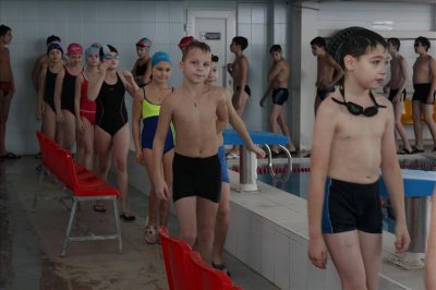 Традиционный «рождественский заплыв» состоялся в плавательном бассейне ФСК «Локомотив» г. Канаша