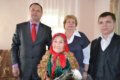 Десять детей вырастила самая старая жительница с. Ухманы Канашского района А.Н. Никитина, отметившая свое 95-летие