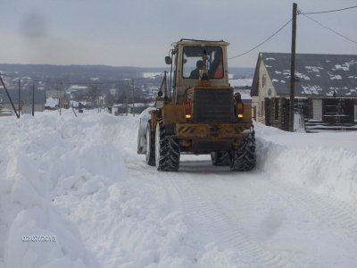 Организовали очистку дорог сельского поселения от снега.