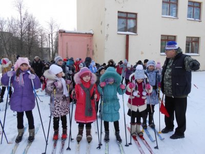 В школе №1 прошёл массовый забег на лыжах среди начальных классов
