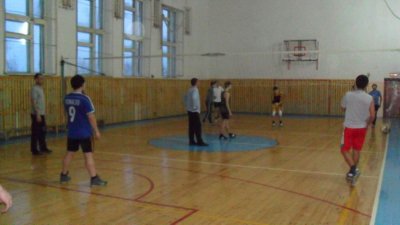 Состоялся турнир по волейболу между молодежью и ветеранами