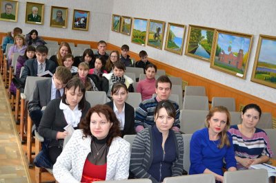 Глава администрации Канашского района Владислав Софронов, обращаясь к молодежи, сказал: «Я верю, что вы будете двигать нашу Россию вперед»