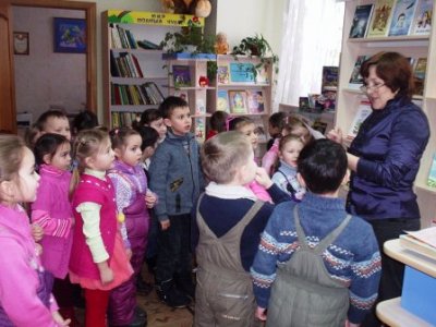 В увлекательной игре «Машенька и медведь», организованной в детской библиотеке, приняли участие дошколята школы №9