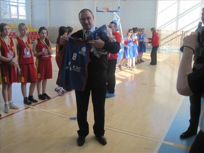 Призовой подиум чемпионата Школьной баскетбольной лиги «КЭС-Баскет» в Чувашской Республике- подарок к Международному женскому дню