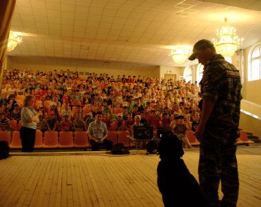 Кинологи транспортной полиции со служебной собакой посетили ДОЛ "Яльчик"
